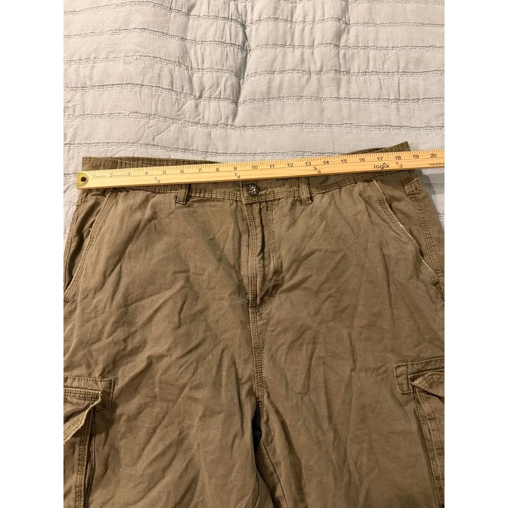 BKE Byron Mens Olive Green Cargo Shorts StandardFit Size 38 Cotton Ripstop B6771